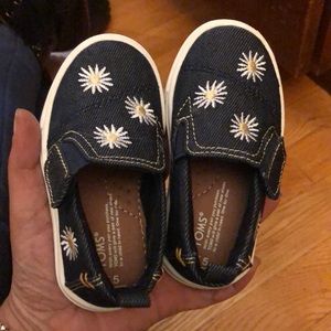 Toms kids shoes brand new.